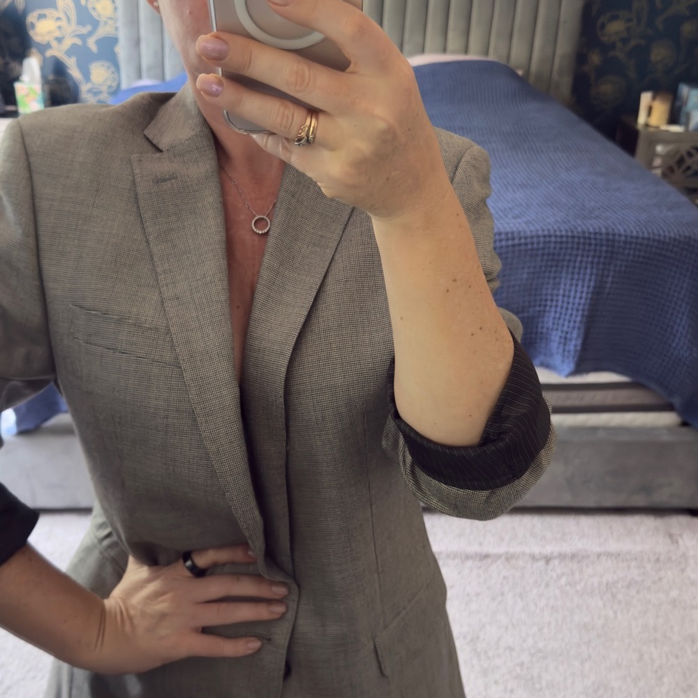 Calvin Klein Silk-Wool Blazer (Women’s Styled / Menswear Fit 38R)– Size 10 - Picture 3 of 14